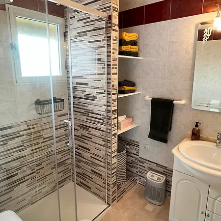 2 Bedrooms * تورّيفيِخا